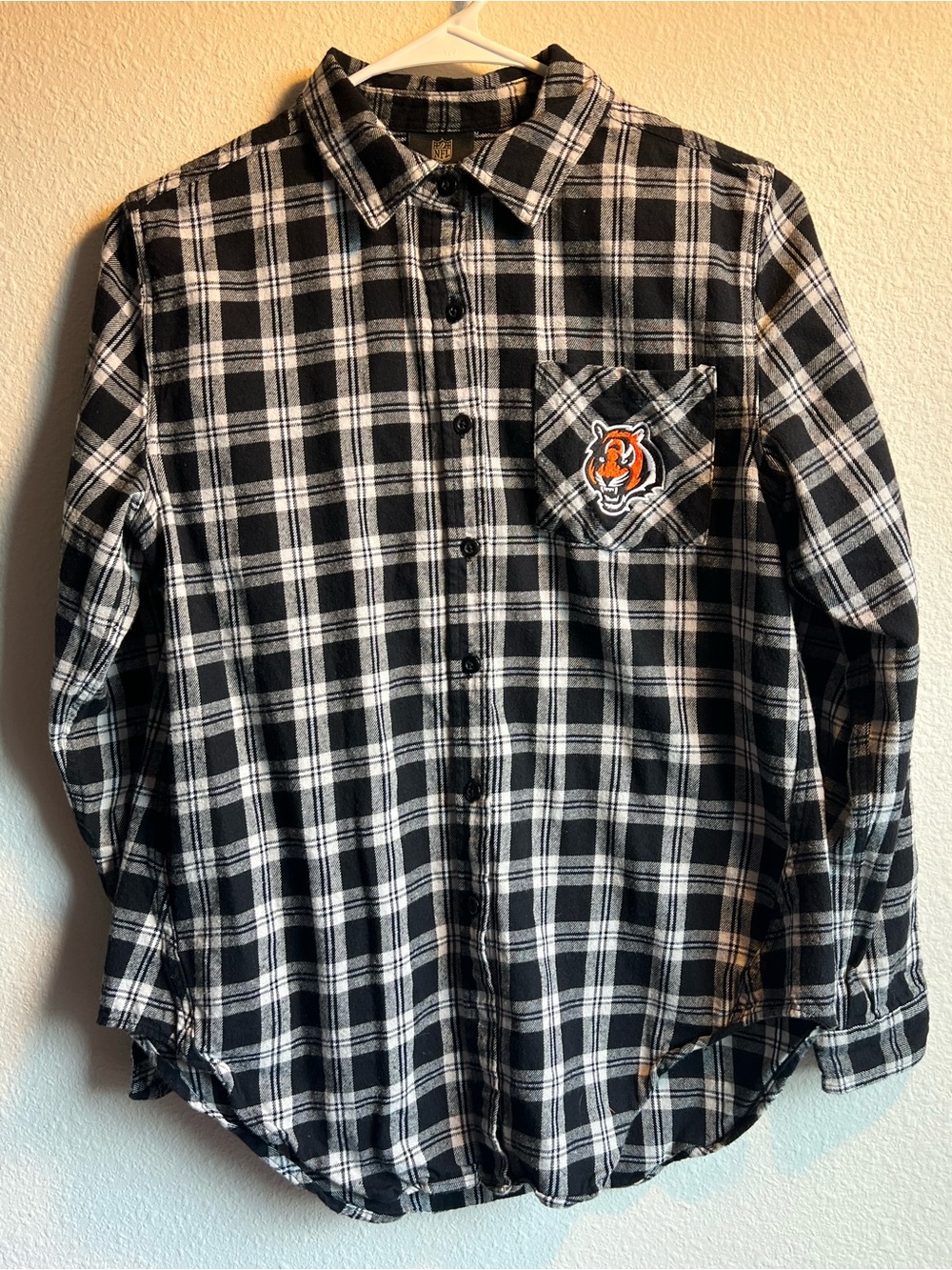 Cincinnati Bengals NFL Black & White Plaid Button-Down Flannel Shirt Game Day